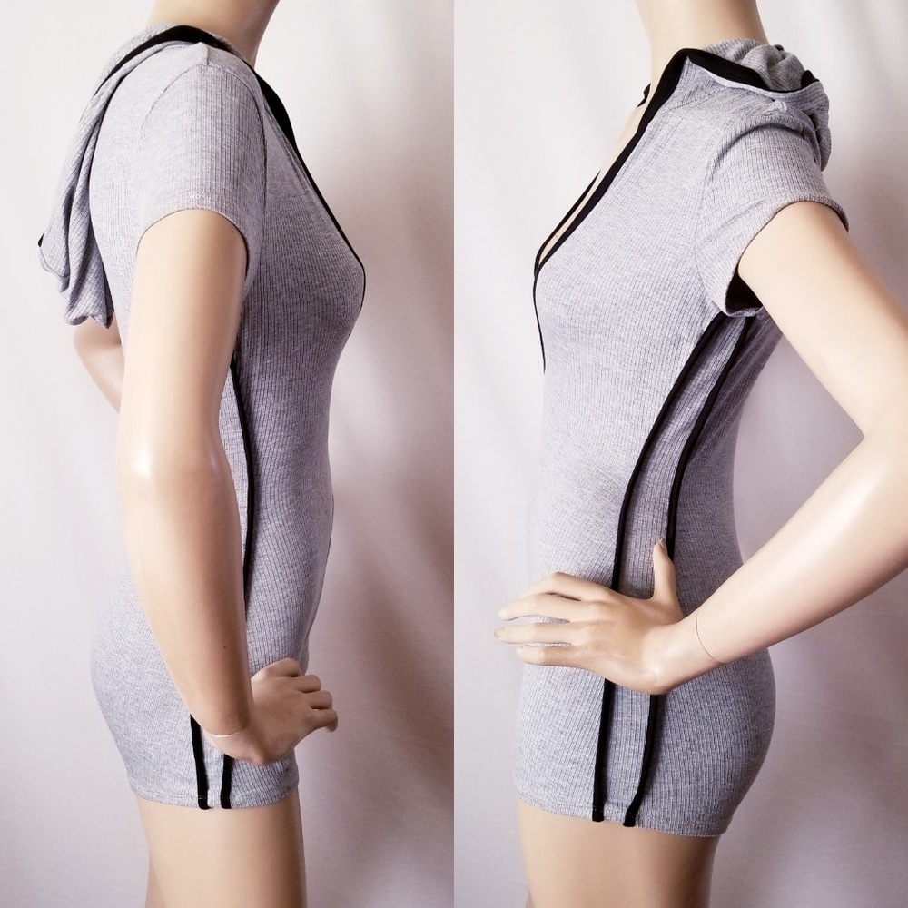 Mocking Jay Gray Ribbed Romper Size Small - Picture 2 of 7